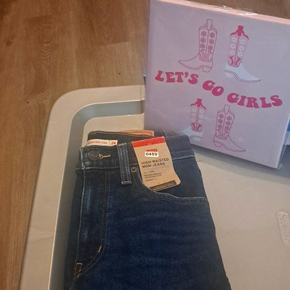 Levi's Denim - NWT LEVI JEANS